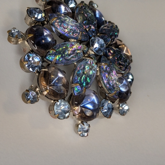Vintage 60s Blue Opalescent Brooch Aurora Borealis Crystal Layered Starburst - Picture 2 of 10